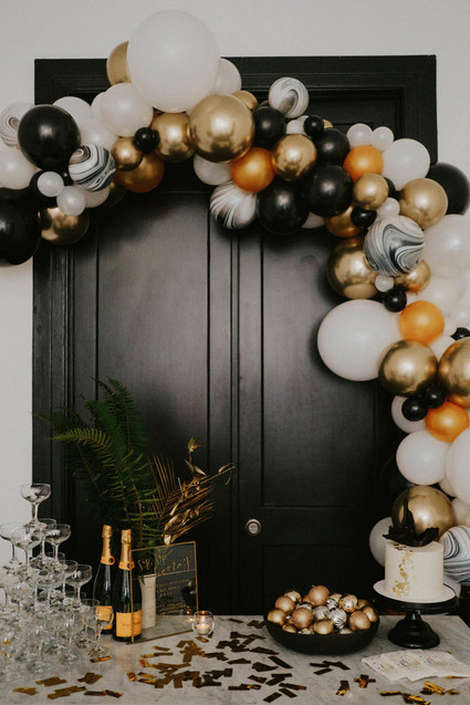 NYE party balloon arch