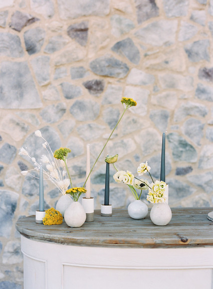 minimalist wedding flowers