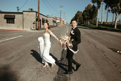 modern Smoky Hollows wedding