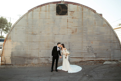 modern Smoky Hollows wedding