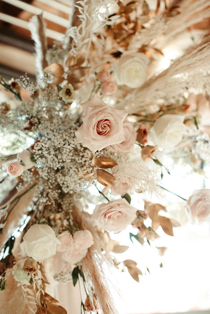 rose and babies breath ceremony