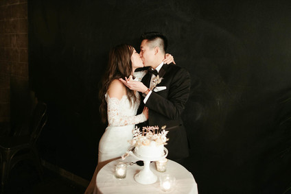 wedding cake cutting