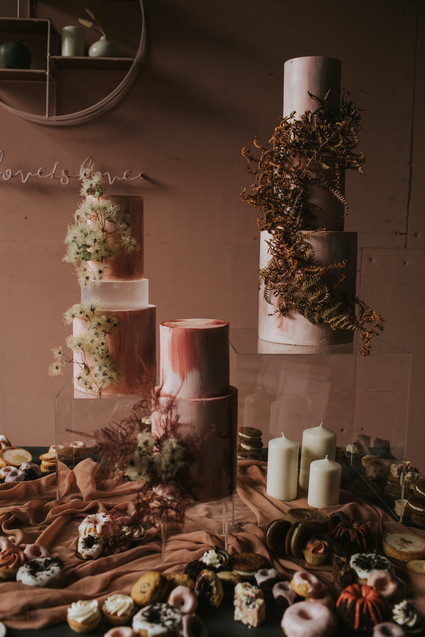 dried flower wedding cakes