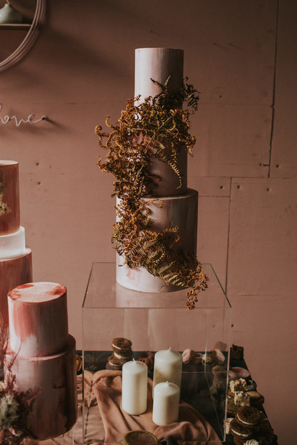dried flower wedding cakes