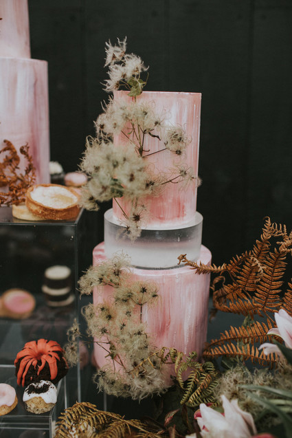 dried flower wedding cakes