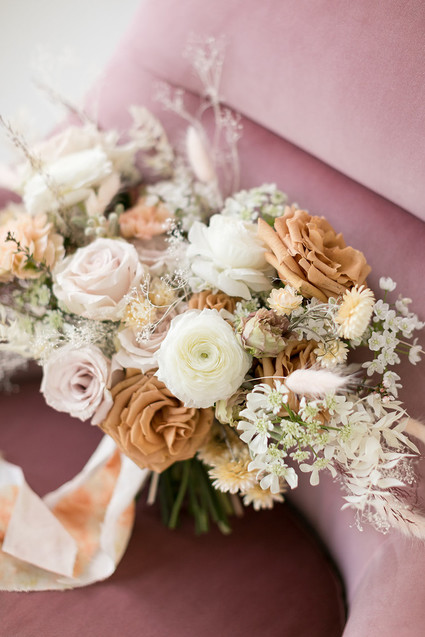 how to use dried flowers in your wedding
