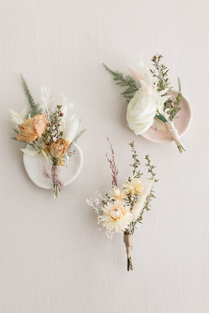 how to use dried flowers in your wedding