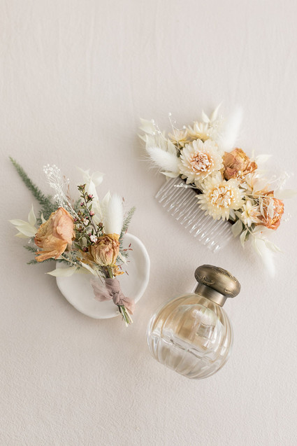 how to use dried flowers in your wedding