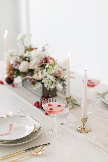 pink and white tablescape