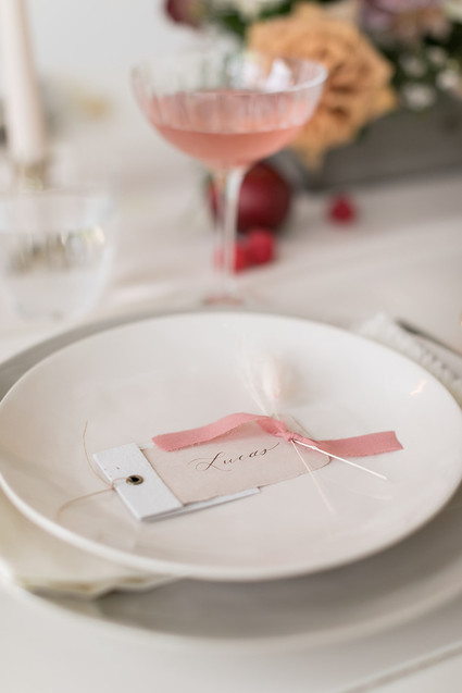 feminine minimalist place setting