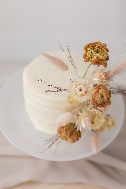 dried flower wedding cake