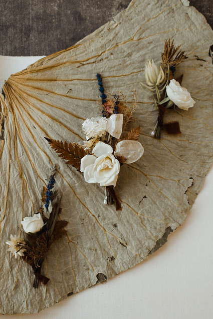 dried flowers in wedding