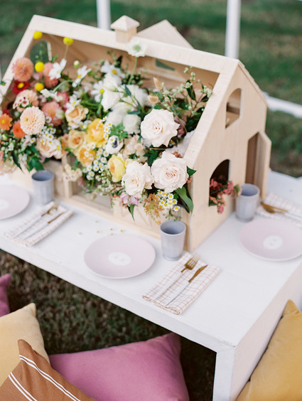 Charlotte's Web themed spring baby shower Inspiration