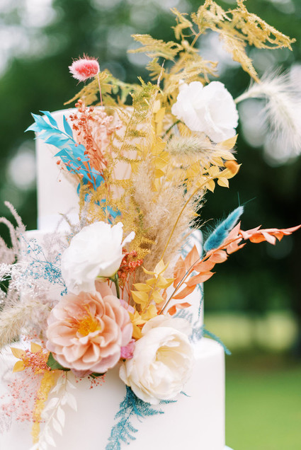 Modern wedding cake