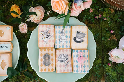 Alice in Wonderland kid birthday party cookies Inspiration