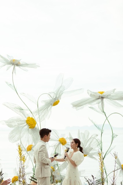 Daisy wedding in Thailand